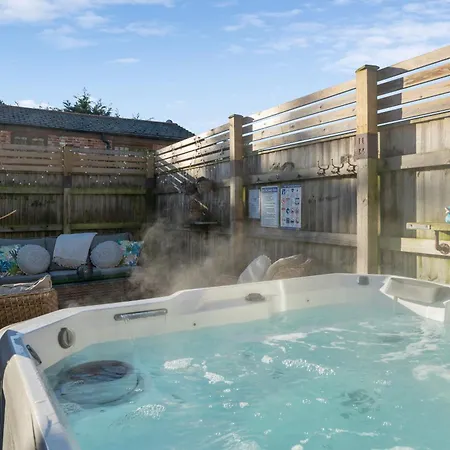 Countryside Barn With Hot Tub In New Forest Hordle Exterior photo