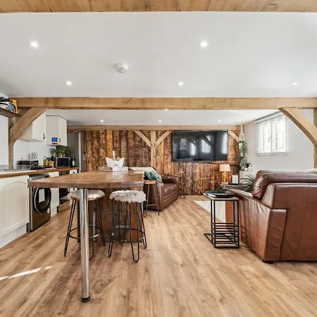 Countryside Barn With Hot Tub In New Forest Hordle Exterior photo