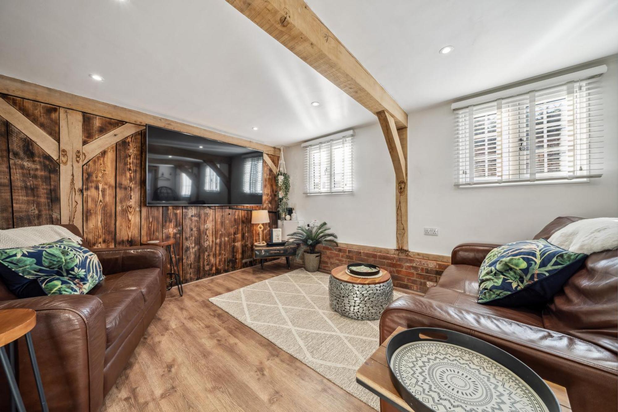 Countryside Barn With Hot Tub In New Forest